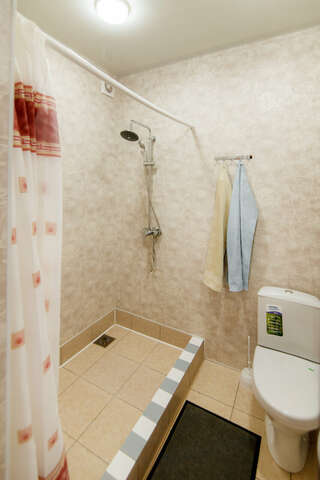 Гостиница Лабиринт Гороховец Двухместный номер с 2 отдельными кроватями и общим туалетом-4