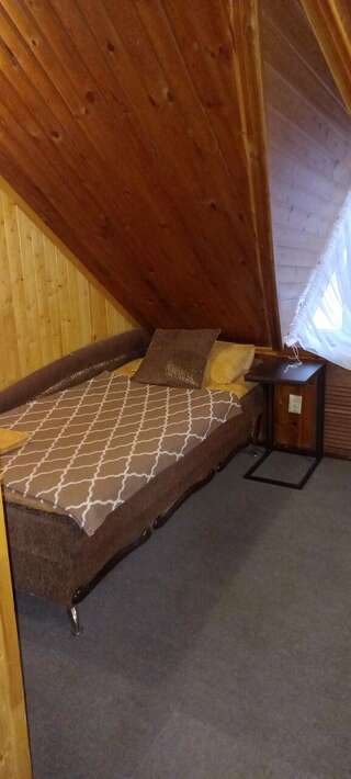 Гостиница Лабиринт Гороховец Двухместный номер с 2 отдельными кроватями и общим туалетом-1